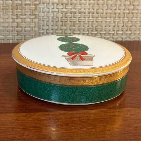 🎄🌟HP🌟Mikasa 2019 Christmas Topiary Fine Bone China Covered Box Candy Dish - Picture 5 of 8